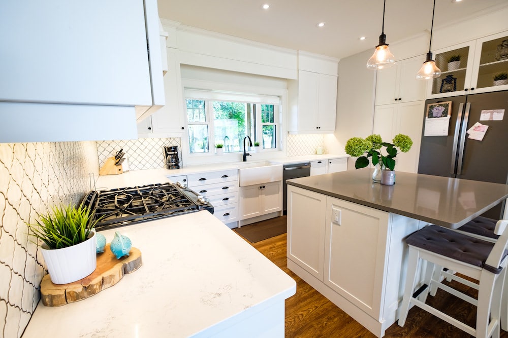 Fresh and clean kitchen with island